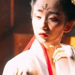 外语一窍不通的她，带着中国千年的汉服环游世界，惊艳了岁月